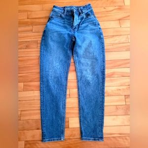 American Eagle Mom Jeans size 000 short